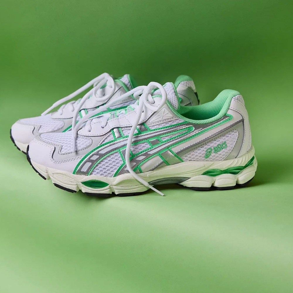 NWT ASICS Gel-NYC 2055